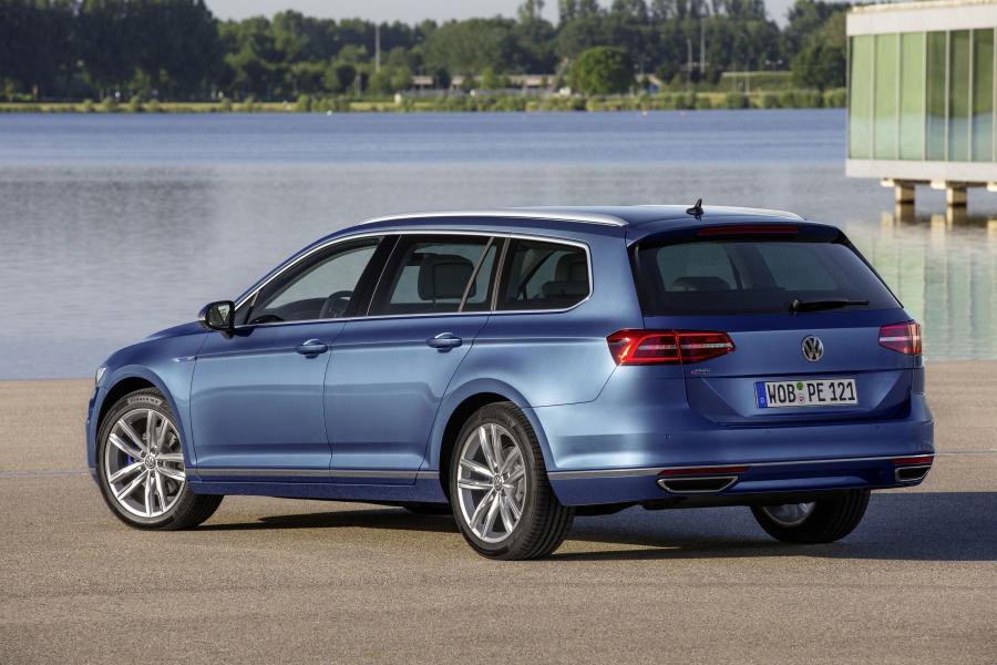 Volkswagen Passat Variant GTE 2015 года  (фото 4 из 30)